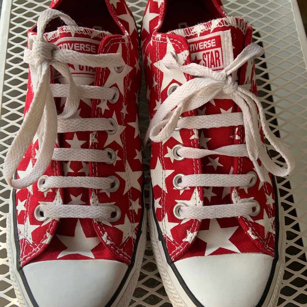 Red White Star Converse sz 9 (W) 7 (M)